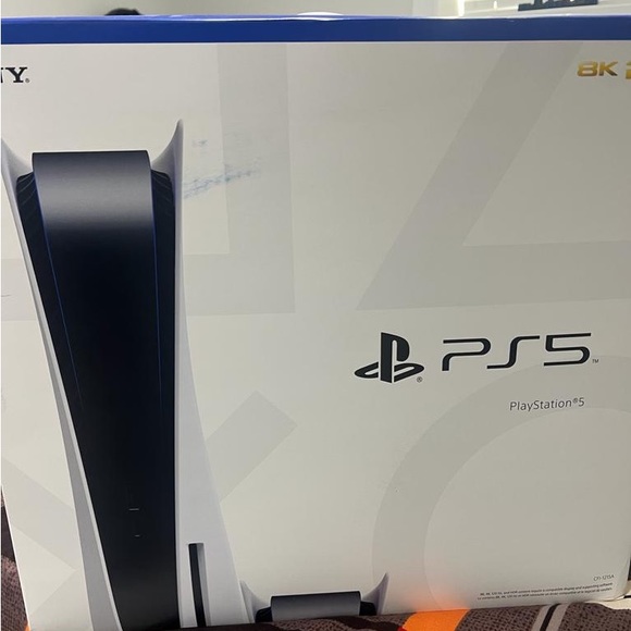 Sony PlayStation 5 brand new - Picture 1 of 3